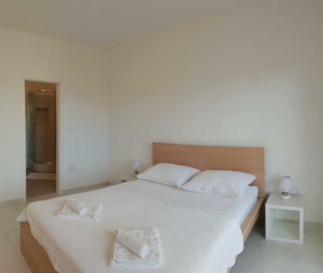 סבטה נדלייה Apartments Toro מראה חיצוני תמונה